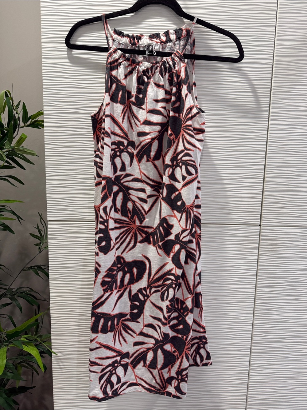 Sleeveless Tropical Leaf Print Dress in White, Black & Rust